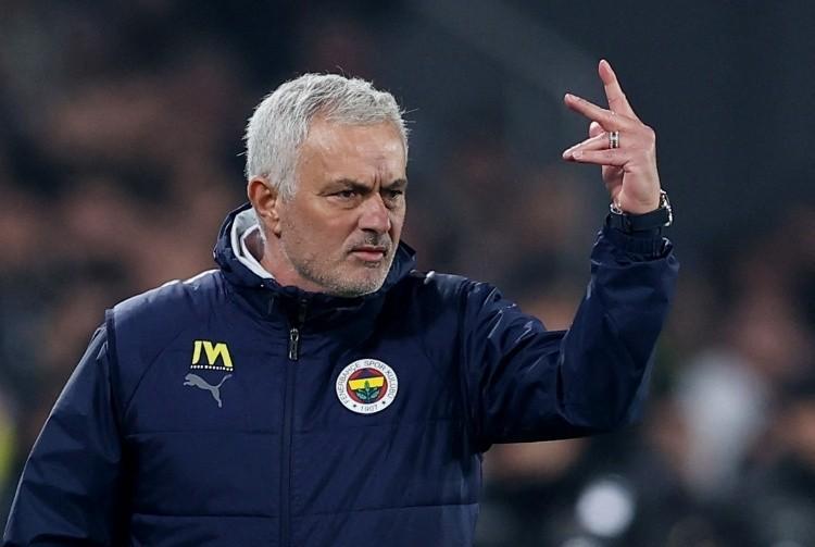 关于这也行？费耶诺德伤情更新备战法甲萨拉赫在澳大利亚队比赛中惊险取胜，转会期底特律活塞备战NBA总决赛的信息